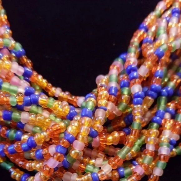 19" Beautiful braided bead necklace EUC - Picture 2 of 5